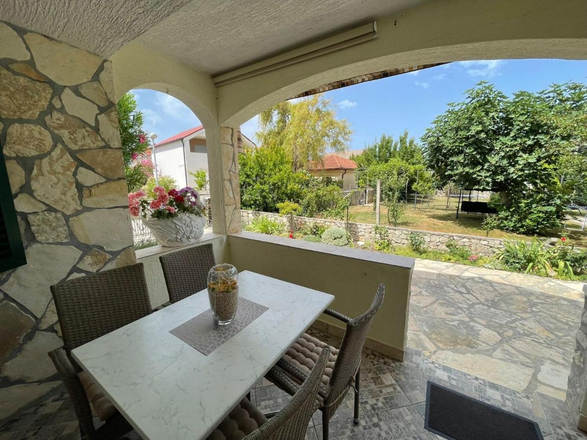 Apartman Veronika Vrsi Exterior photo